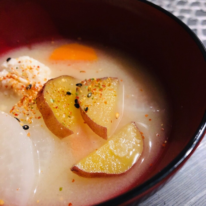 冷凍鶏団子で☆ほっこり さつま芋の味噌汁